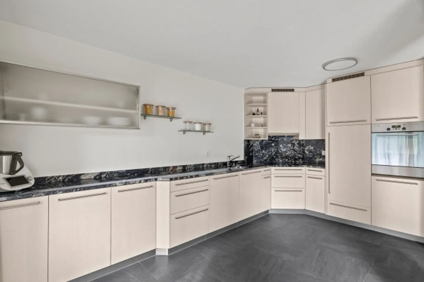 R E S E R V I E R T Appartement de rez-de-chaussée 4,5 pièces - Photo 3 sur 13