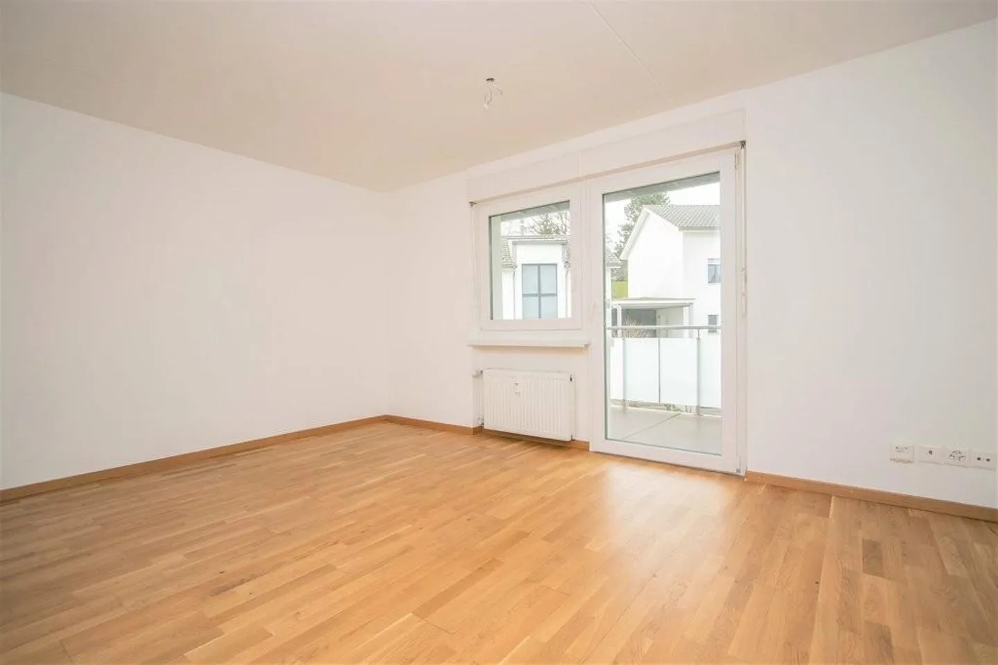 Moderne 3.5 Zimmer-Wohnung mit Balkon und Blick ins Grüne - Foto 3 von 8