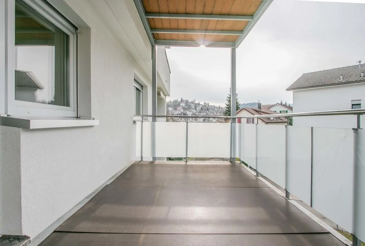Moderne 3.5 Zimmer-Wohnung mit Balkon und Blick ins Grüne - Foto 4 von 8