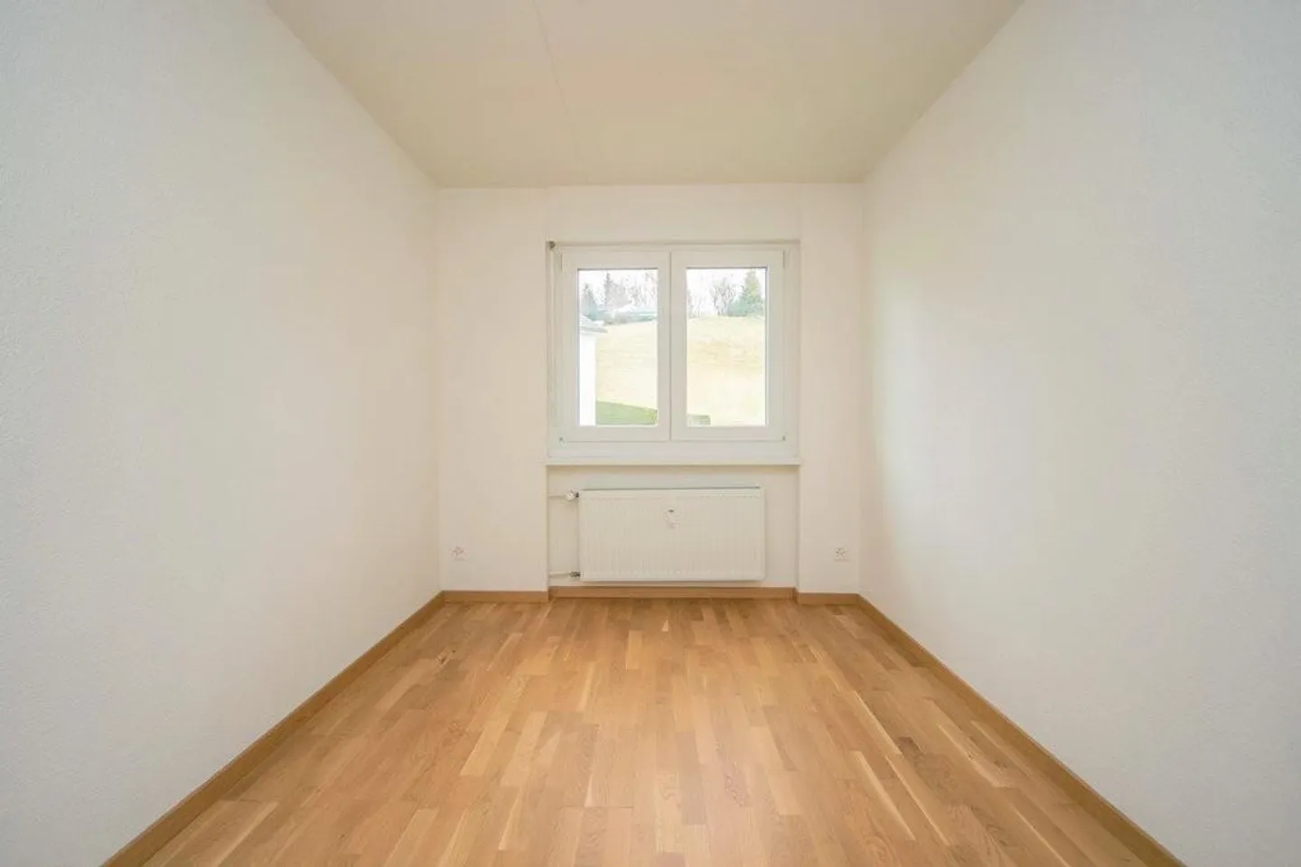 Moderne 3.5 Zimmer-Wohnung mit Balkon und Blick ins Grüne - Foto 6 von 8