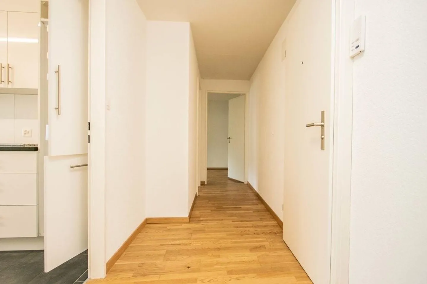 Moderne 3.5 Zimmer-Wohnung mit Balkon und Blick ins Grüne - Foto 8 von 8
