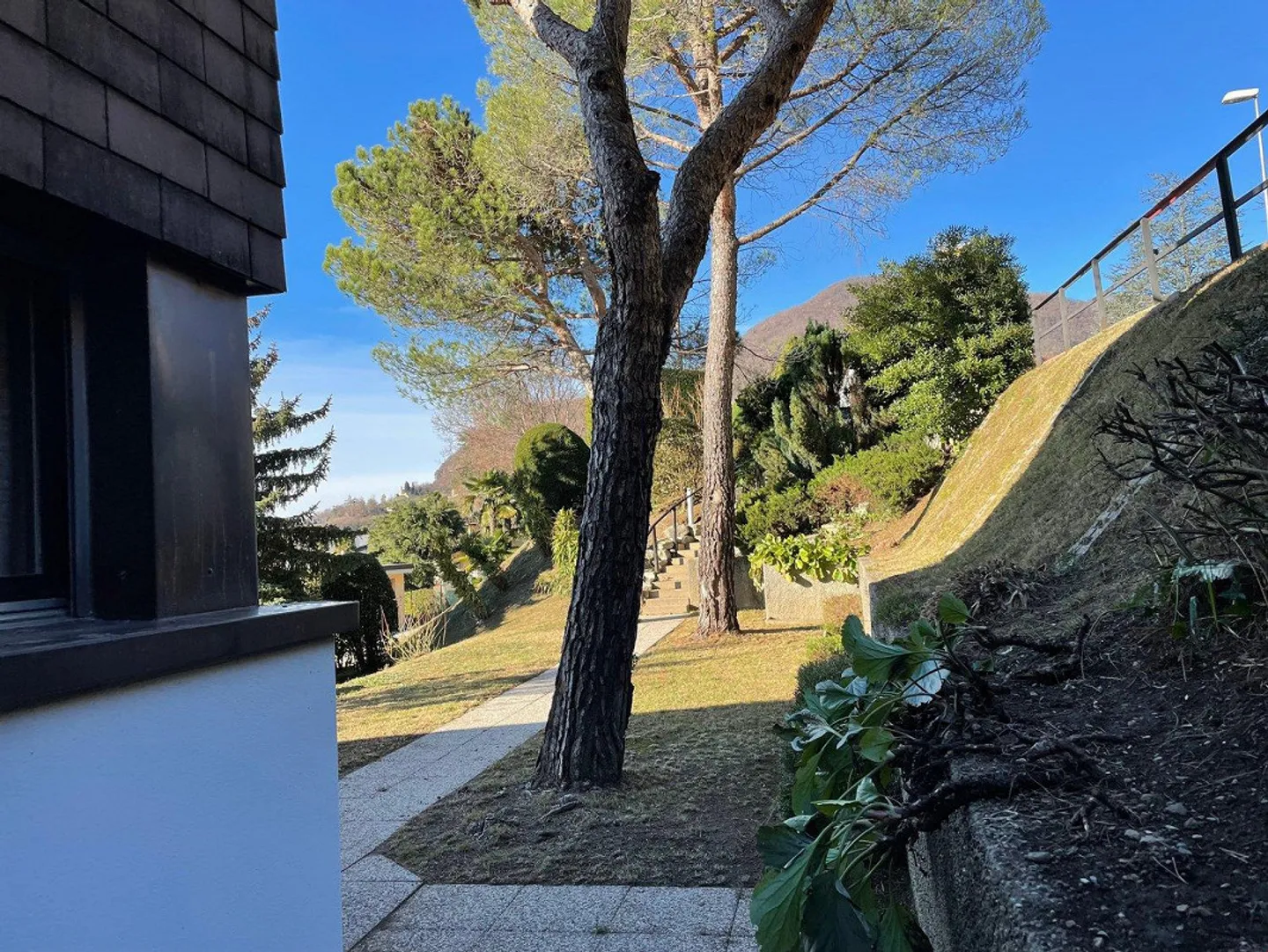 Villa con terreno edificabile e vista aperta - Foto 6 von 17