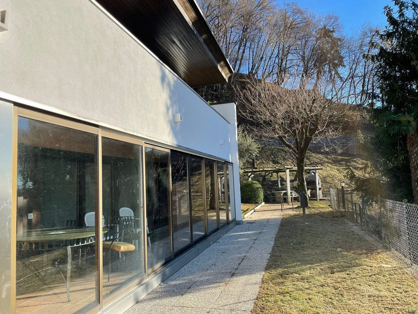 Villa con terreno edificabile e vista aperta - Foto 7 von 17