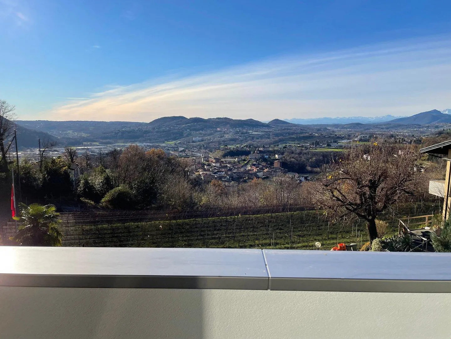 Villa con terreno edificabile e vista aperta - Foto 8 von 17
