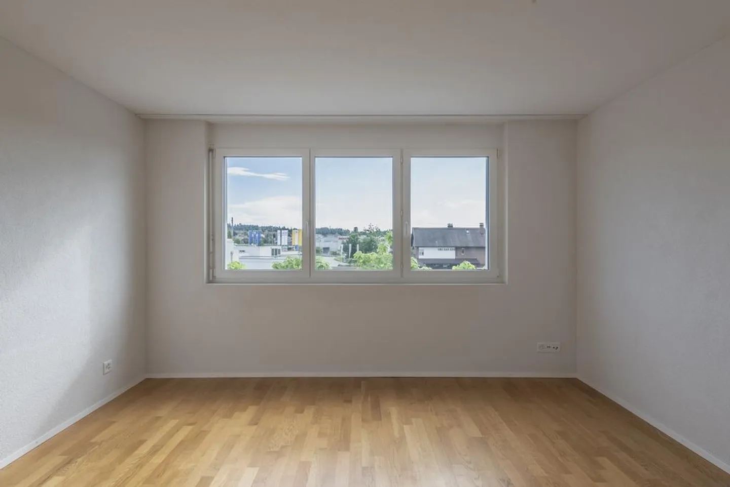 Sunny Views for Families - Living with Garden Terrace - Photo 5 of 8