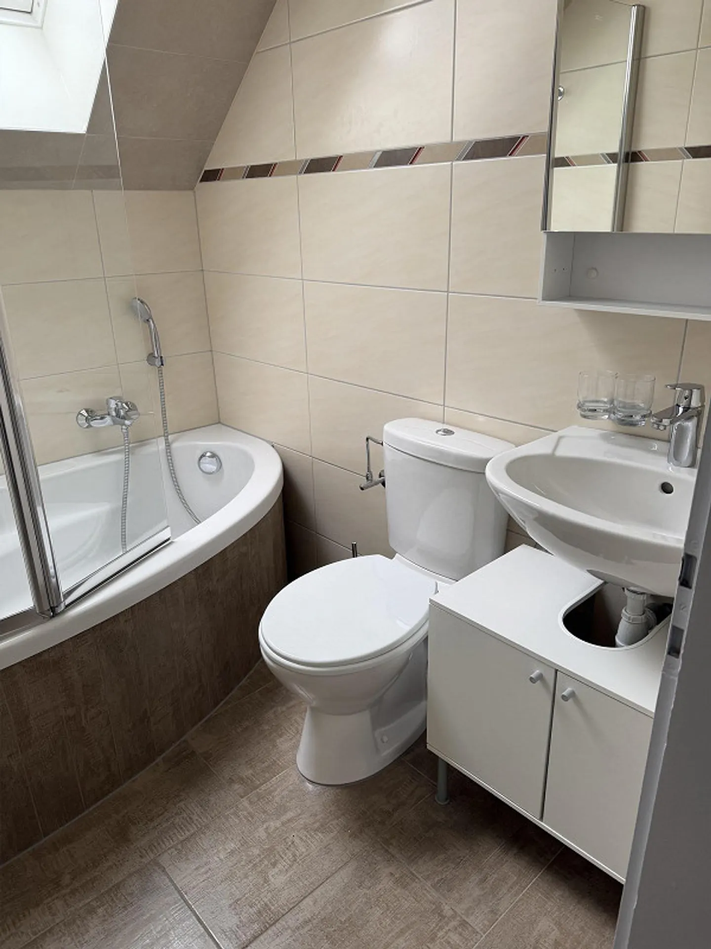 Charmante Dachwohnung - Foto 11 von 12