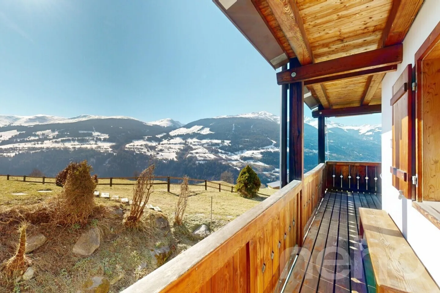 3.5-room apartment with panoramic view & fireplace in Brigels - Photo 3 of 12