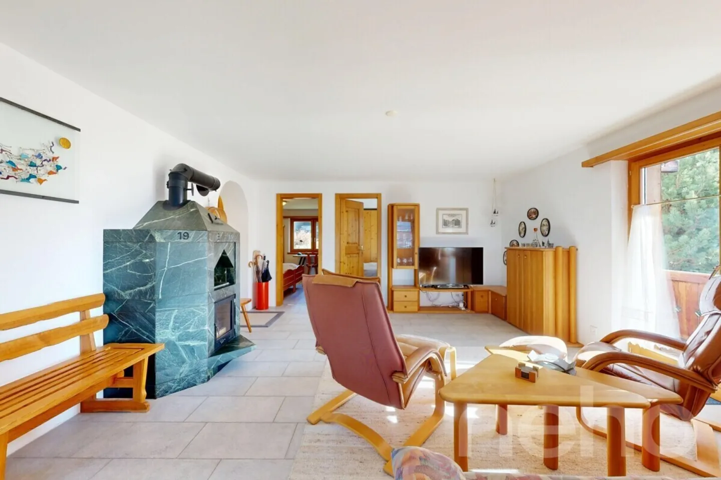 3.5-room apartment with panoramic view & fireplace in Brigels - Photo 4 of 12