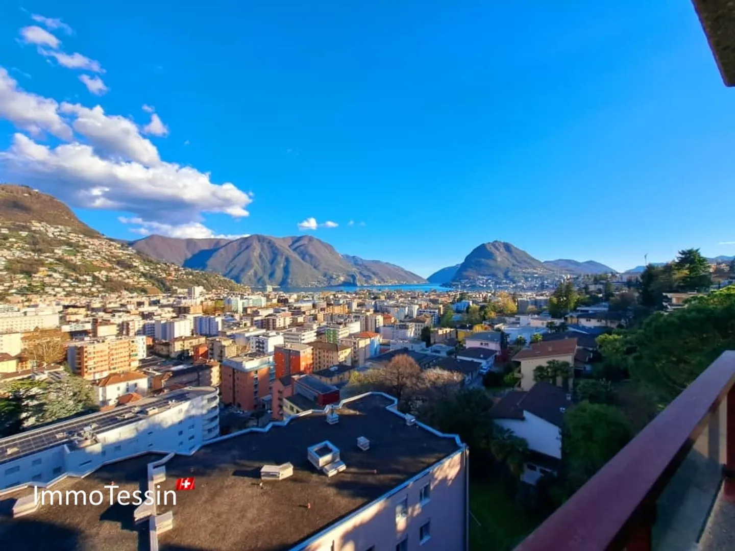 GELEGENHEIT: Luxuswohnung an top Lage mit Pool & Seesicht über Lugano auf den Lago Lugano - Photo 1 sur 13