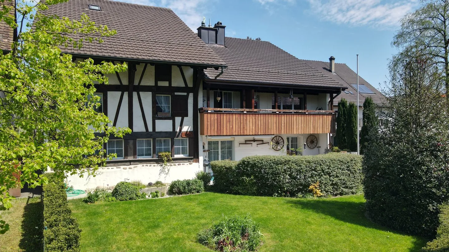 Object of desire with yield potential in a quiet and central location in Dietlikon - Photo 1 of 21