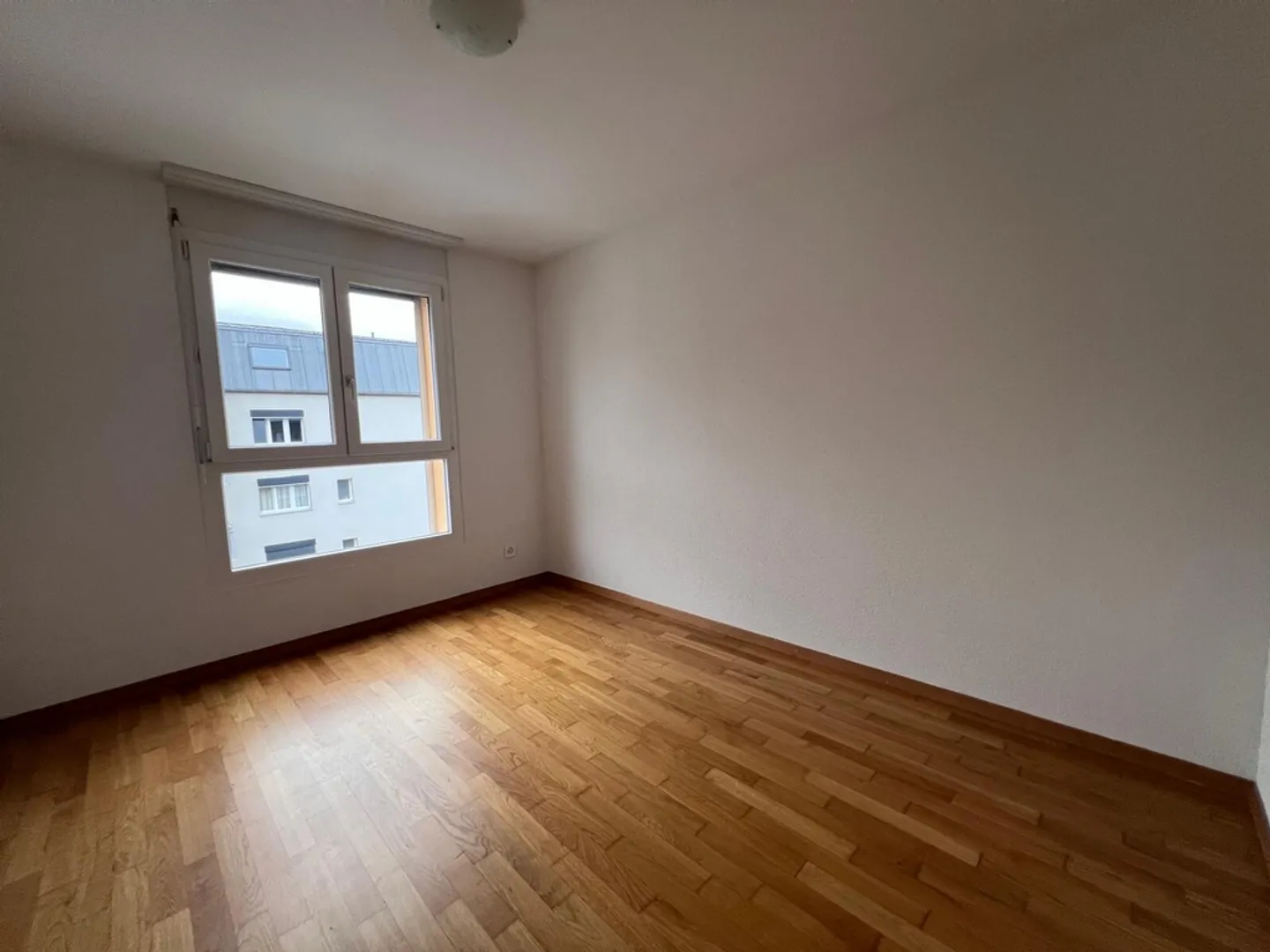 Spacious 3.5 Room Apartment - Photo 8 of 10