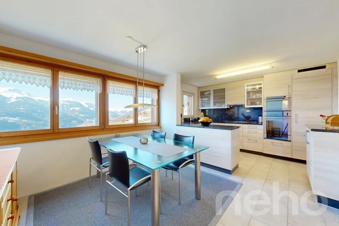 3.5-room apartment with panoramic view & fireplace in Brigels - Photo 2 of 12