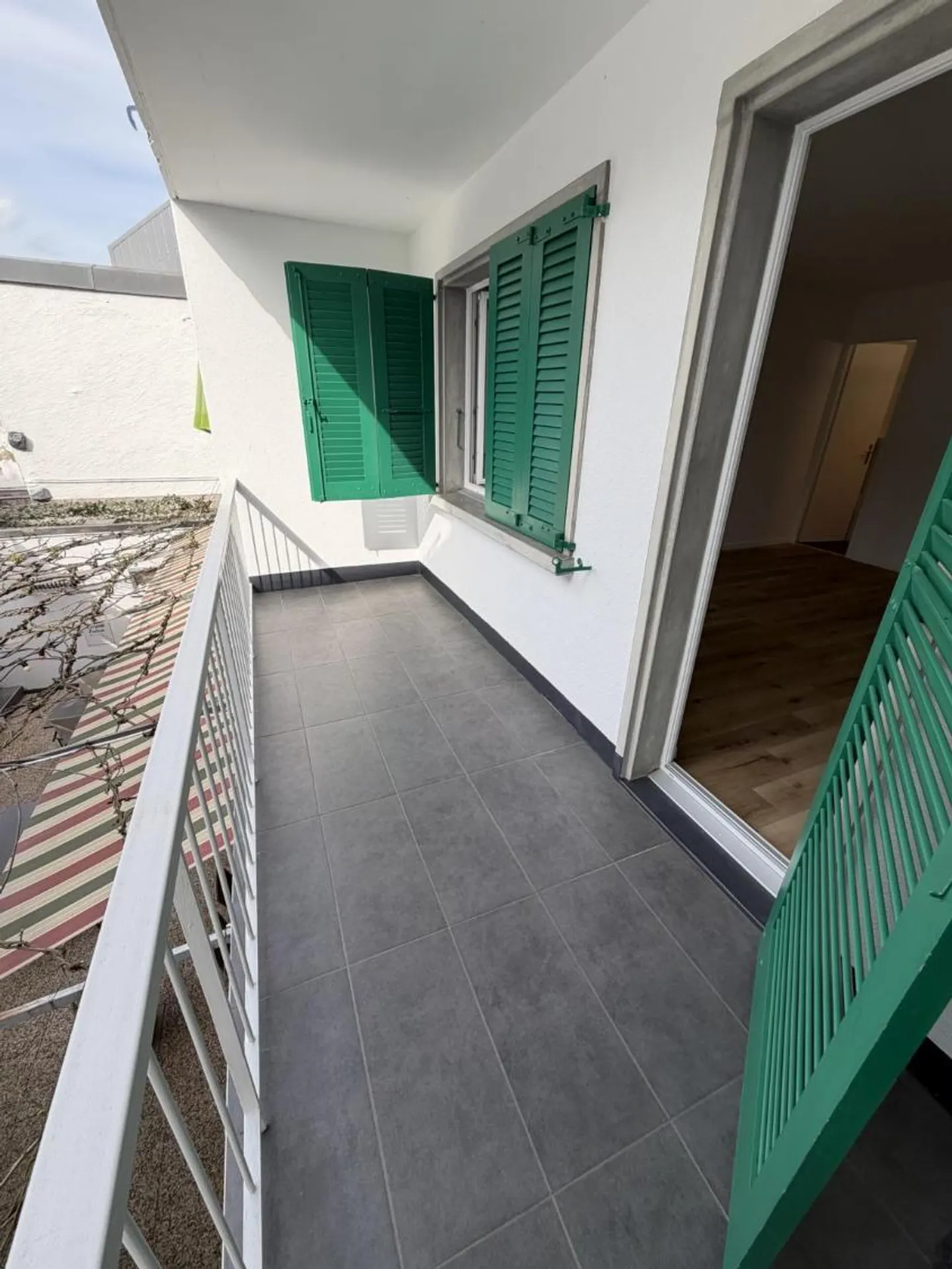 Renovated studio in the center of Rolle with balcony - Photo 2 of 5