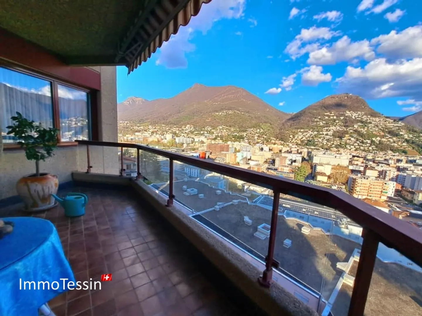 GELEGENHEIT: Luxuswohnung an top Lage mit Pool & Seesicht über Lugano auf den Lago Lugano - Photo 3 sur 13