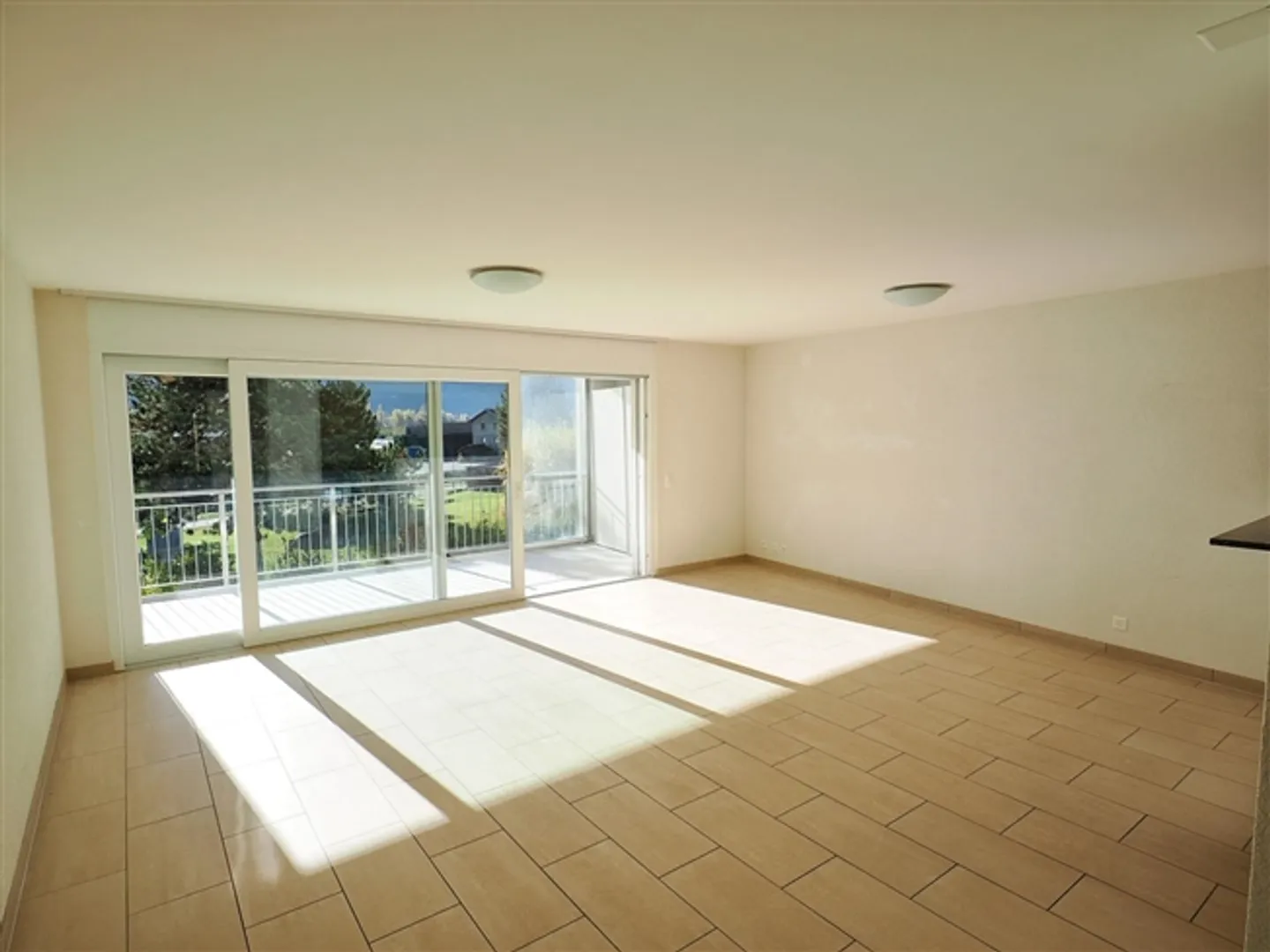 Grand et lumineux appartement de 3,5 pièces aux Bains de Saillon - Photo 1 sur 13