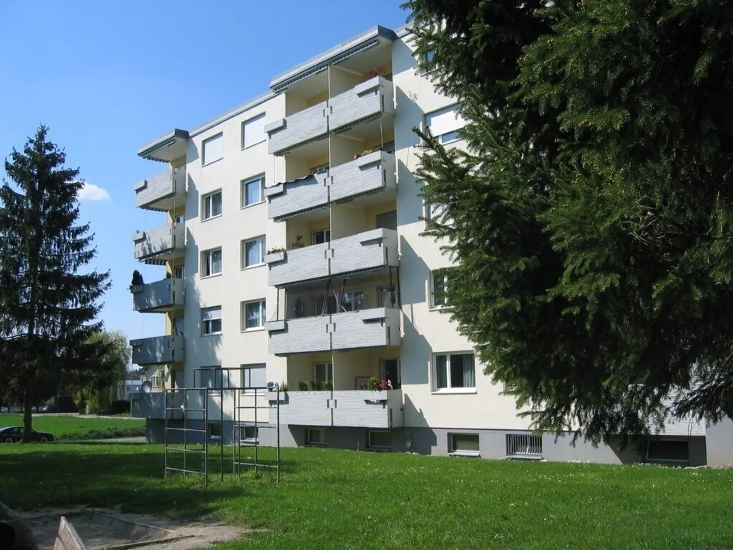 Apartment seeks single - Photo 1 of 6