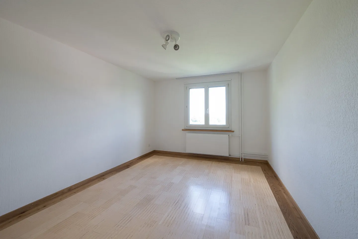 Belle appartement lumineux de 4 pièces avec utilisation du jardin - Photo 4 sur 11