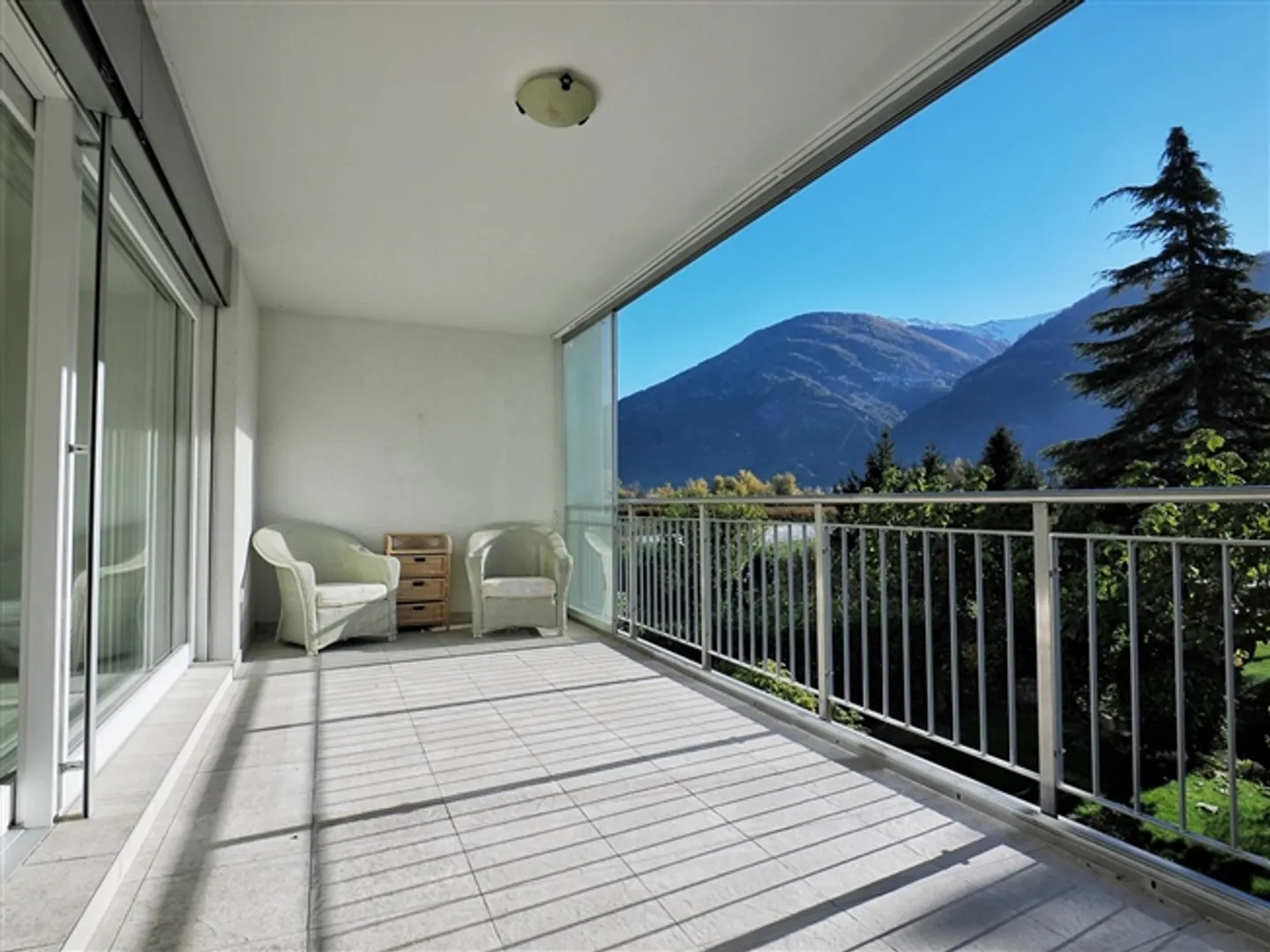 Grand et lumineux appartement de 3,5 pièces aux Bains de Saillon - Photo 12 sur 13