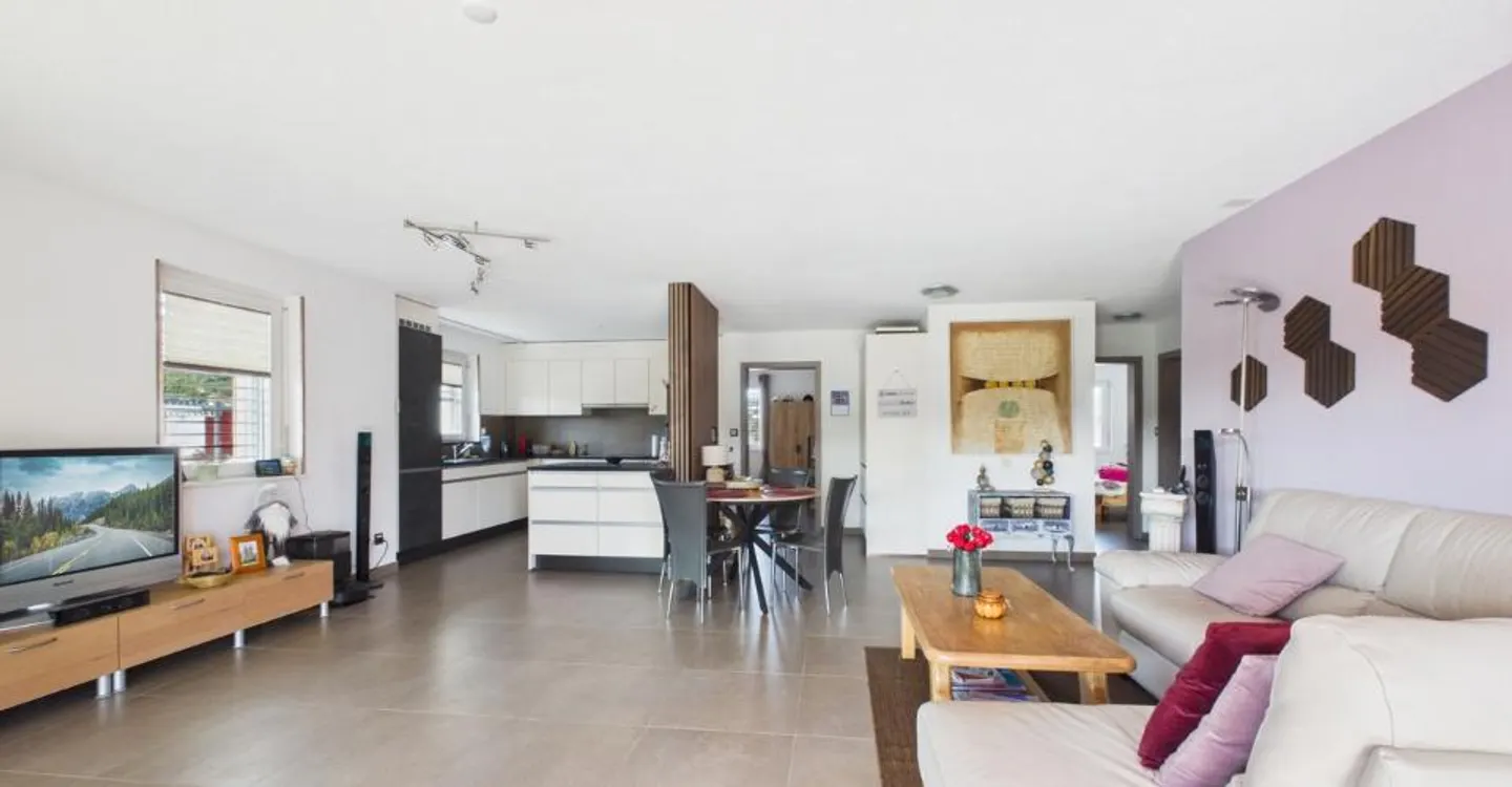 Spazioso appartamento di 4,5 locali ben tenuto a Delémont - Foto 1 di 12