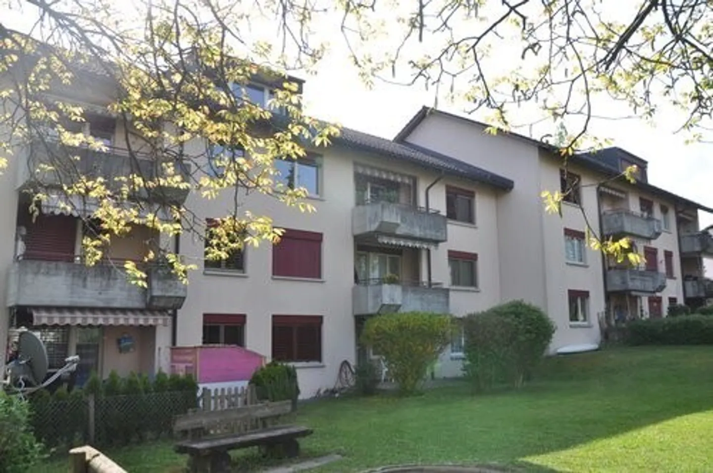 Apartment seeks single - Photo 2 of 11