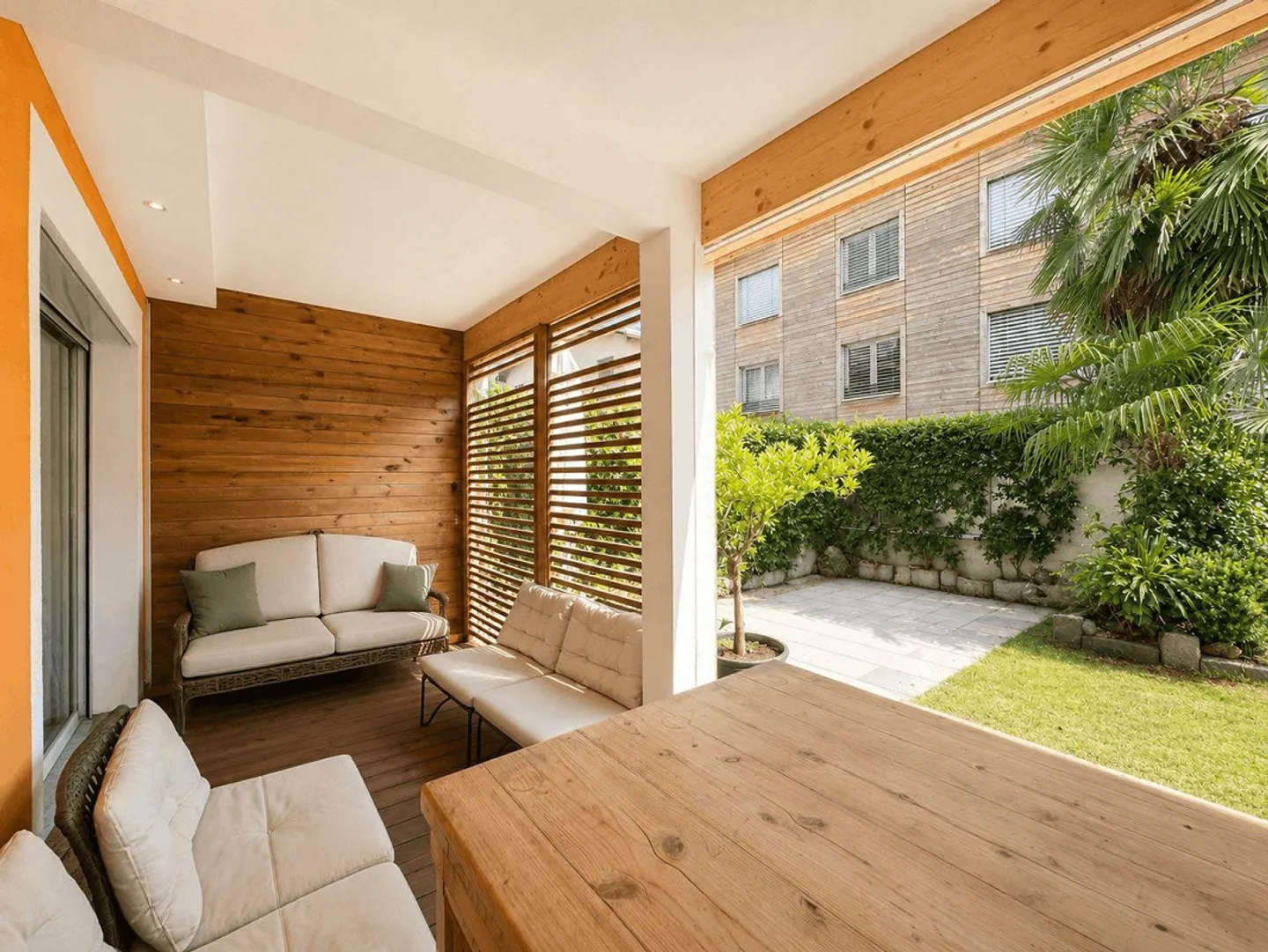 Familienhaus mit Terrassen und privatem Garten - Foto 2 von 23