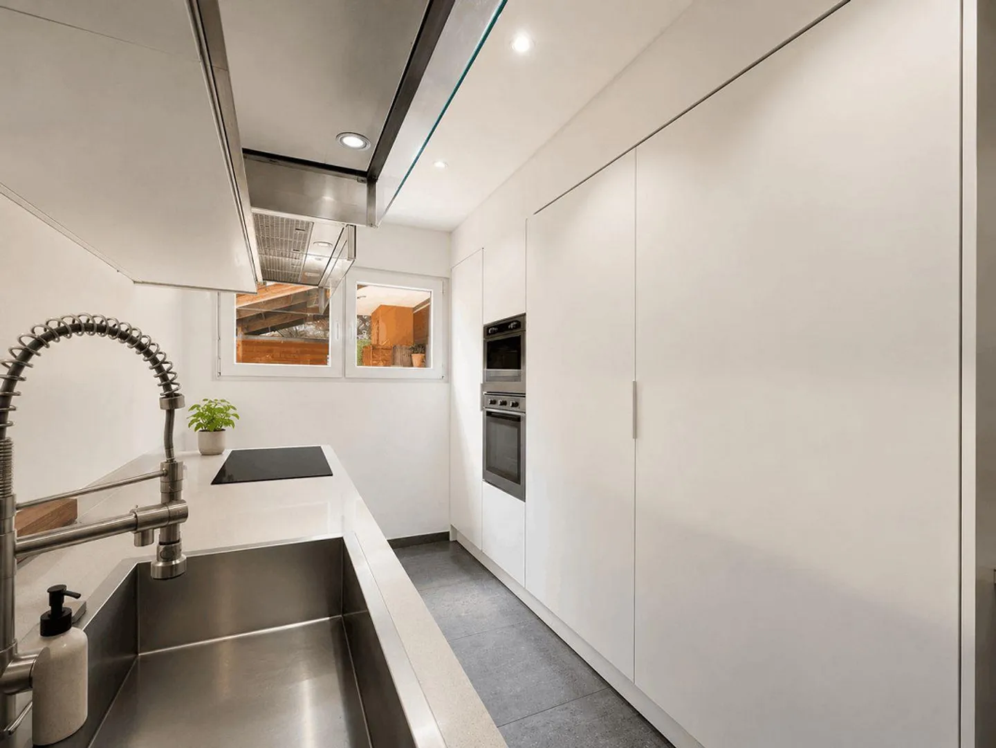 Familienhaus mit Terrassen und privatem Garten - Foto 6 von 23