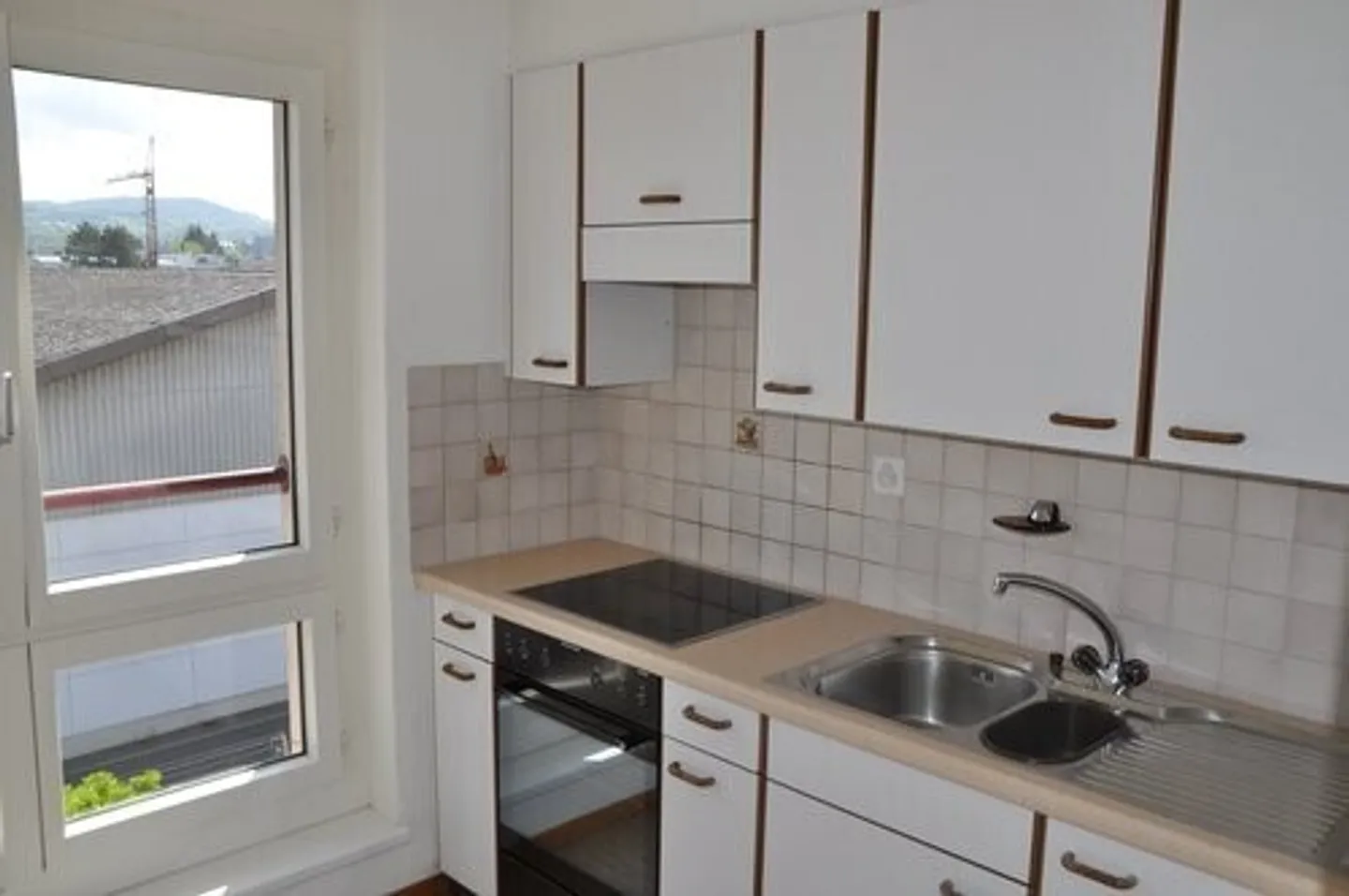 Apartment seeks single - Photo 5 of 11