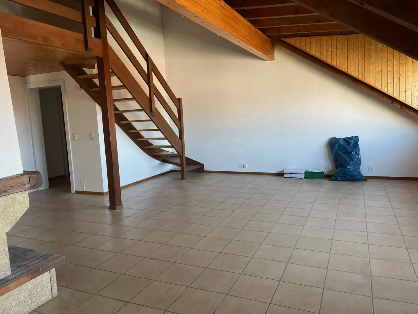 Duplex spacieux avec mezzanine - Photo 4 sur 9