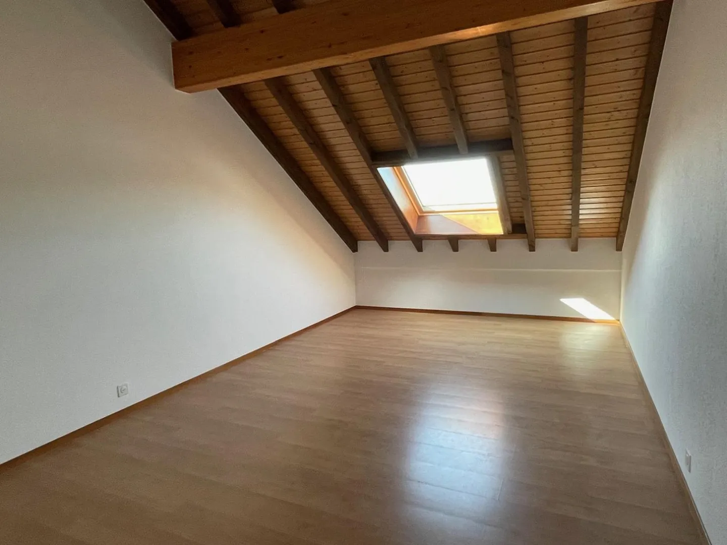 Duplex spacieux avec mezzanine - Photo 7 sur 9