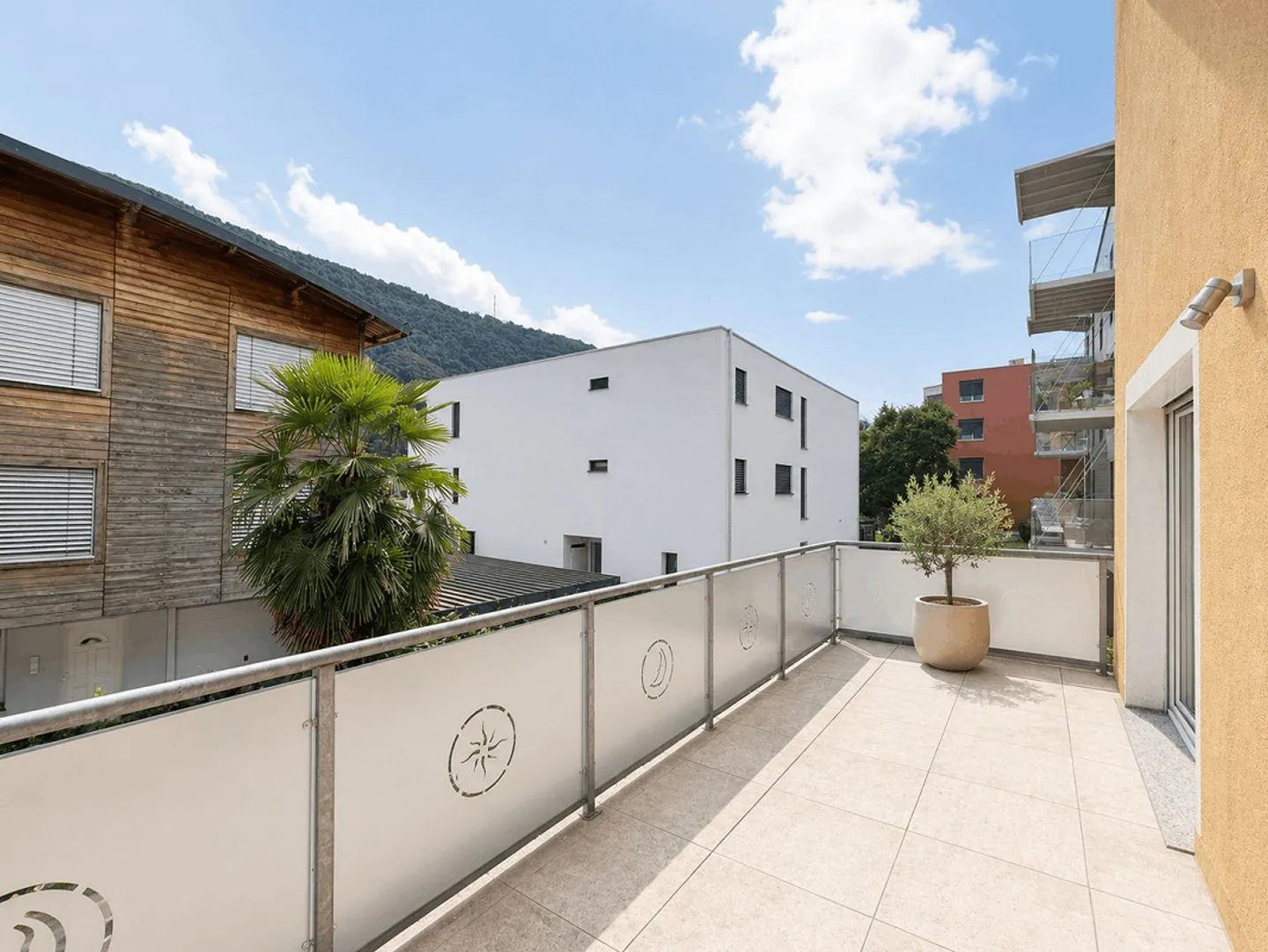 Familienhaus mit Terrassen und privatem Garten - Foto 13 von 23