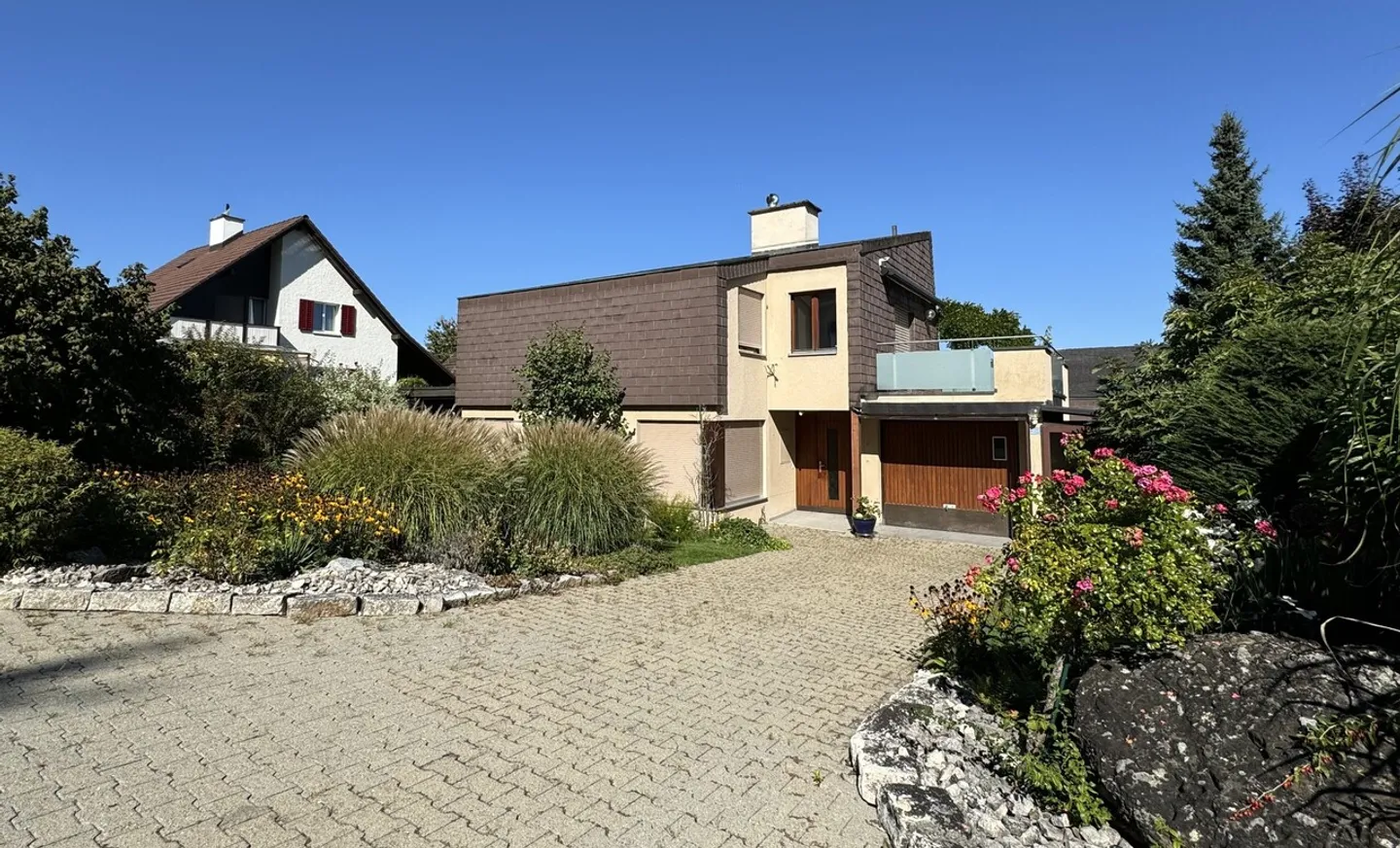 Casa unifamiliare 5½ locali con veranda e stanze hobby riscaldate - Foto 1 di 4