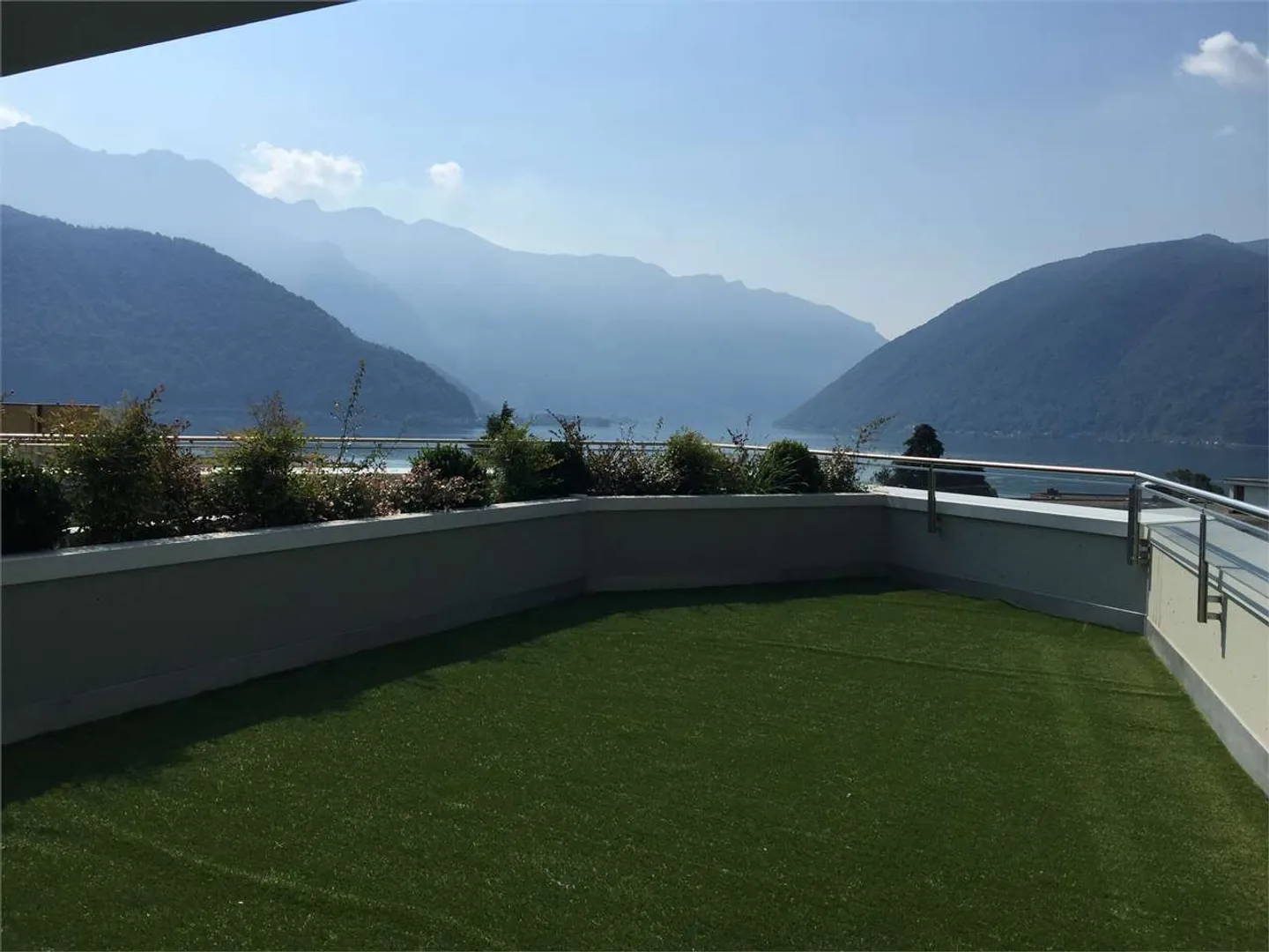 Melide - modernes 4.5-Zimmer-Wohnung mit Seeblick und Dachterrasse - Foto 1 von 13