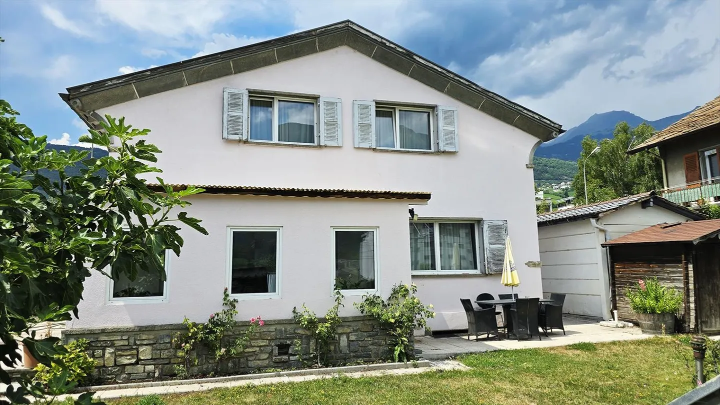 Esclusività - Villa di 4,5 locali con giardino, nel cuore di Sierre - Foto 4 di 12