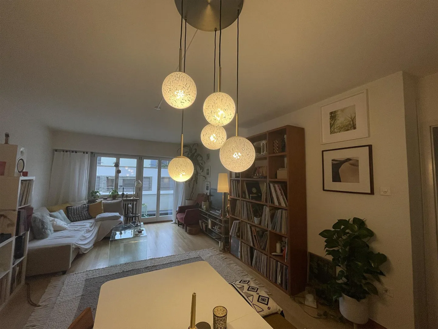 Appartement spacieux et lumineux dans le district 3 - Photo 2 sur 4
