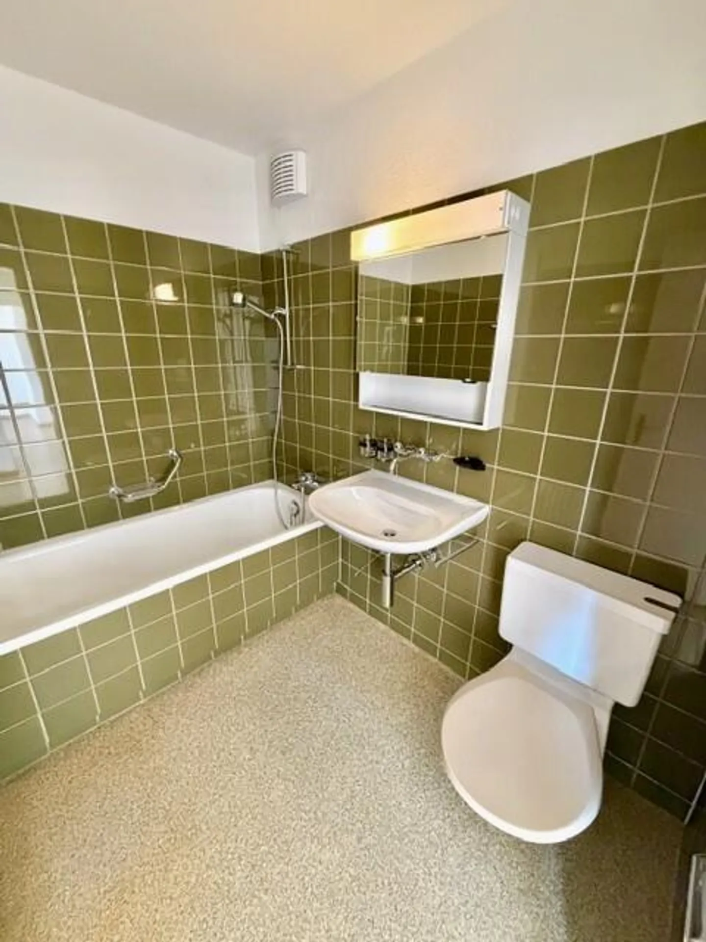 2.5-room apartment with a wide view and optimal connection - Photo 4 of 12