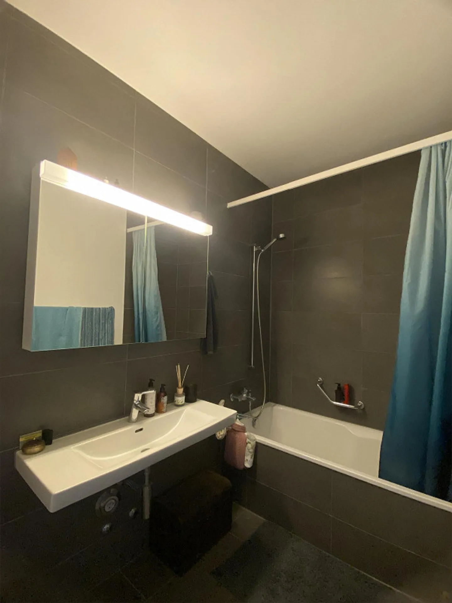 Bell'appartamento luminoso di 3,5 stanze - Foto 5 di 7