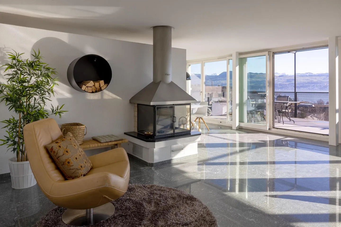 4½-Room Penthouse Apartment with Breathtaking Lake and Mountain Views. - Photo 2 of 4