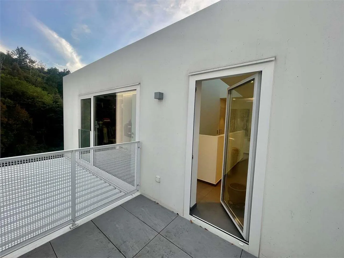 Moderne Einfamilienvilla mit Blick - Foto 10 von 13