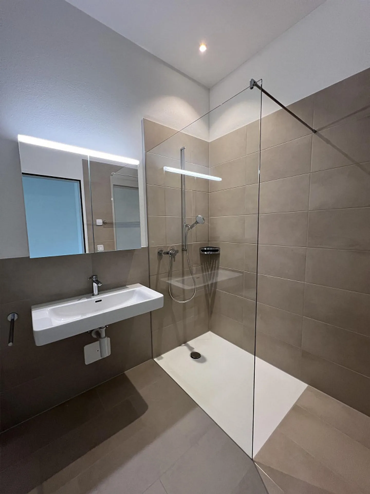 First occupancy with style - modern 3.5-room apartment - Photo 5 of 8