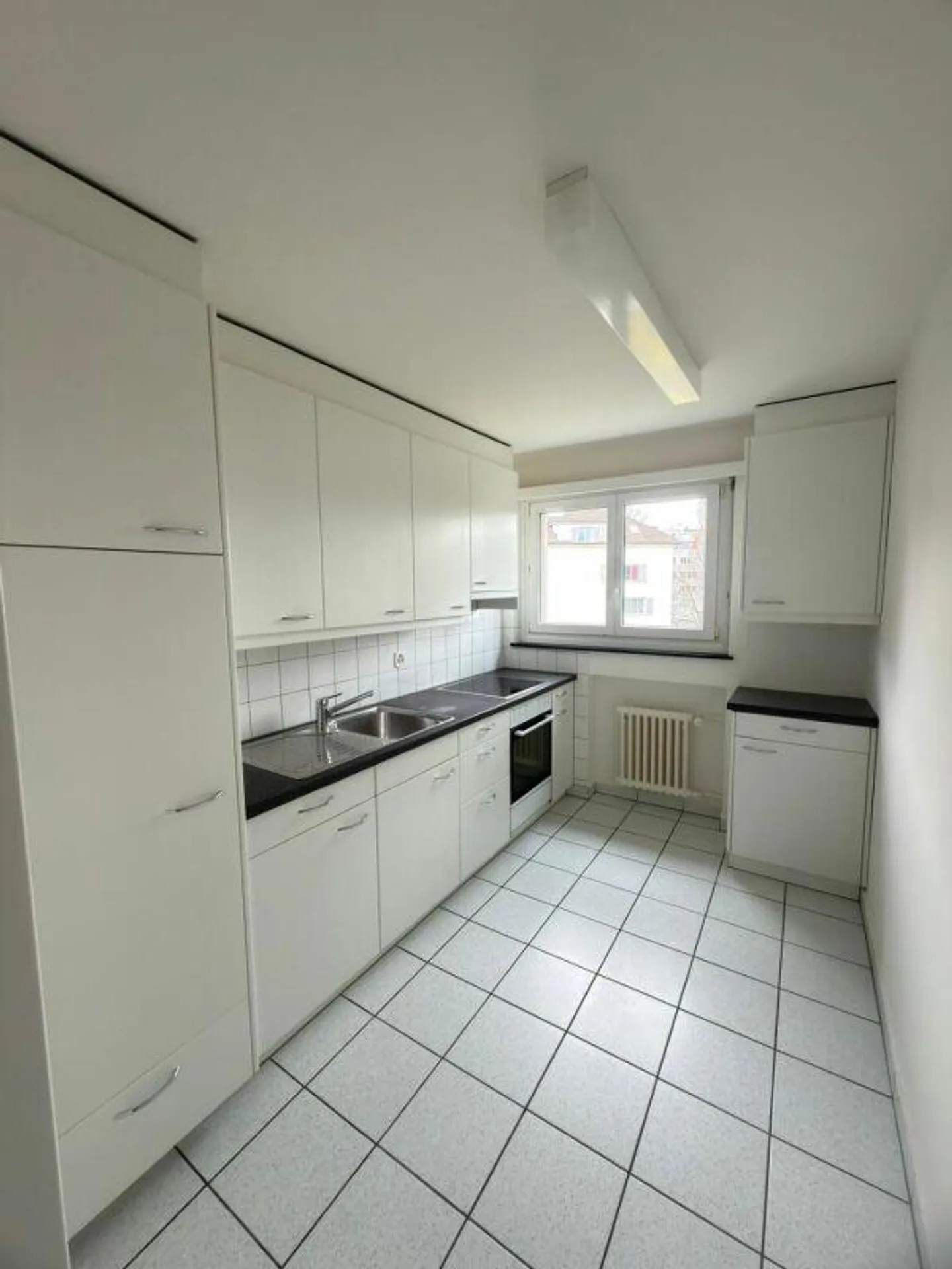 Incantevole appartamento di 4 stanze in città con balcone - Foto 2 di 12