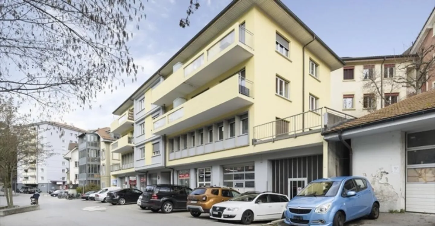 Mixed-use building for rent - Photo 5 of 6