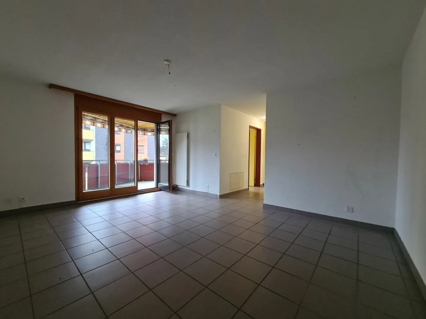 Appartement de 2.5 pièces avec balcon - Photo 3 sur 6