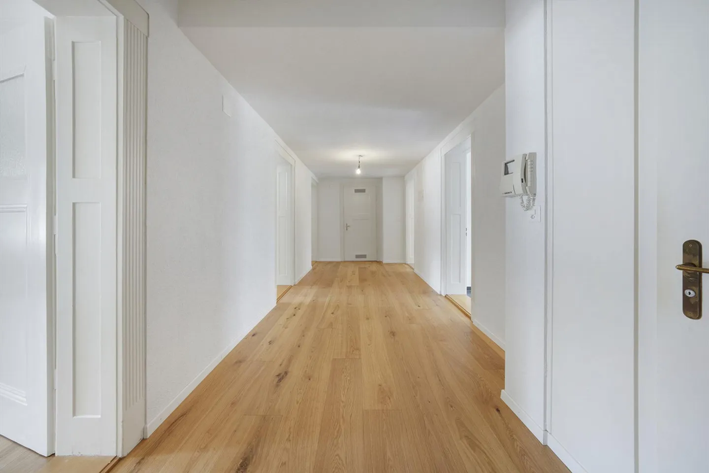 Appartement ancien 4 pièces élégant et central avec terrasse sud ensoleillée - Photo 2 sur 30