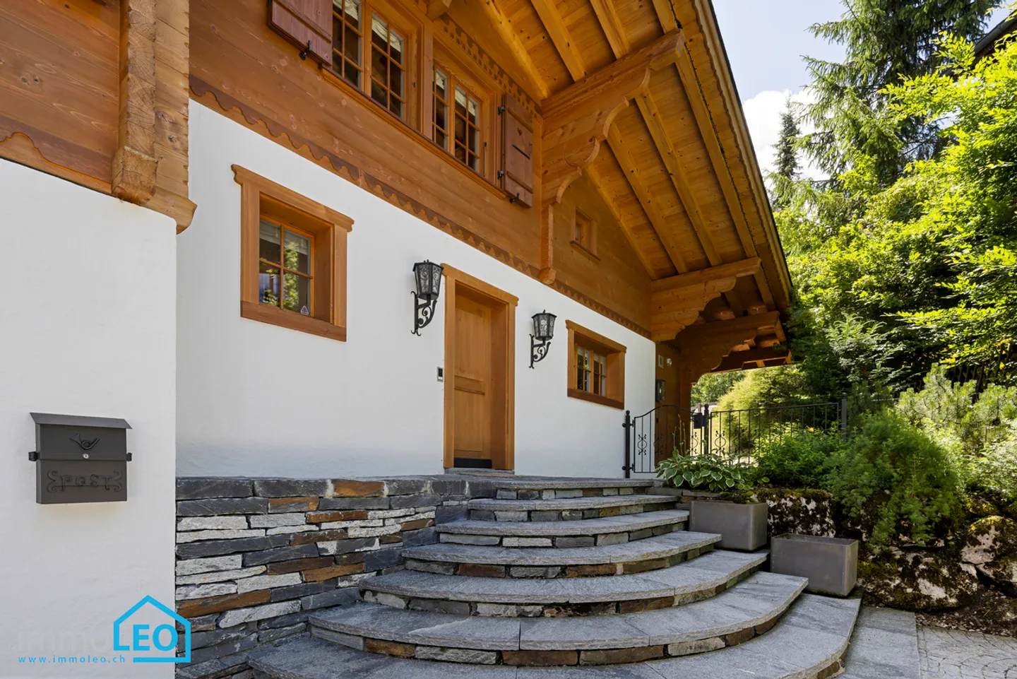 Very luxuriously equipped chalet with fantastic mountain views - Photo 1 of 17