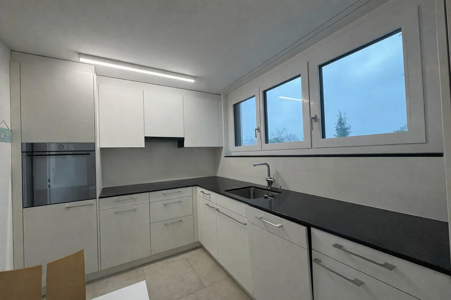 Modern 3.5-Room Garden Apartment - Photo 2 of 9