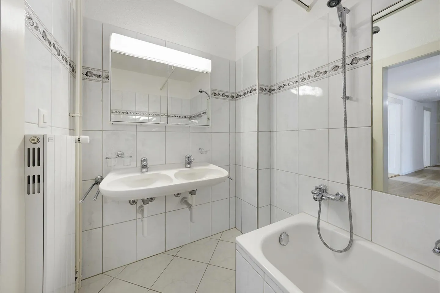 Appartement ancien 4 pièces élégant et central avec terrasse sud ensoleillée - Photo 15 sur 30