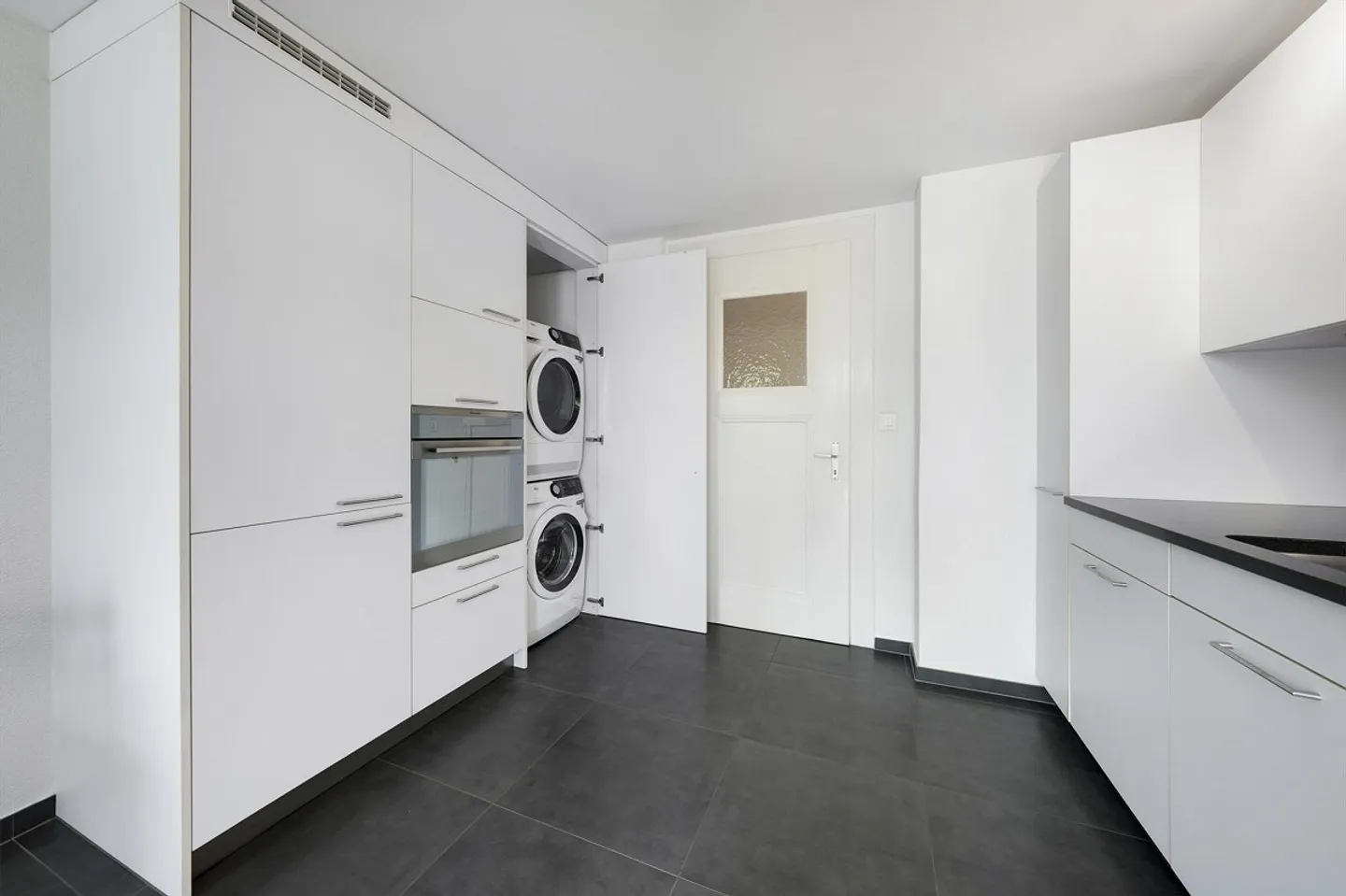 Appartement ancien 4 pièces élégant et central avec terrasse sud ensoleillée - Photo 23 sur 30