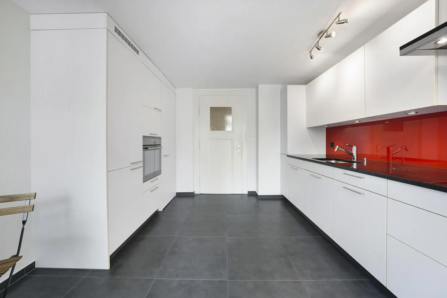 Appartement ancien 4 pièces élégant et central avec terrasse sud ensoleillée - Photo 24 sur 30