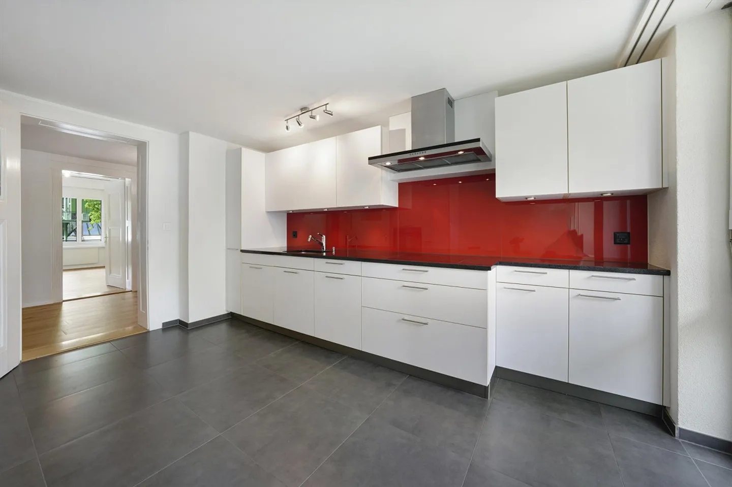 Appartement ancien 4 pièces élégant et central avec terrasse sud ensoleillée - Photo 25 sur 30