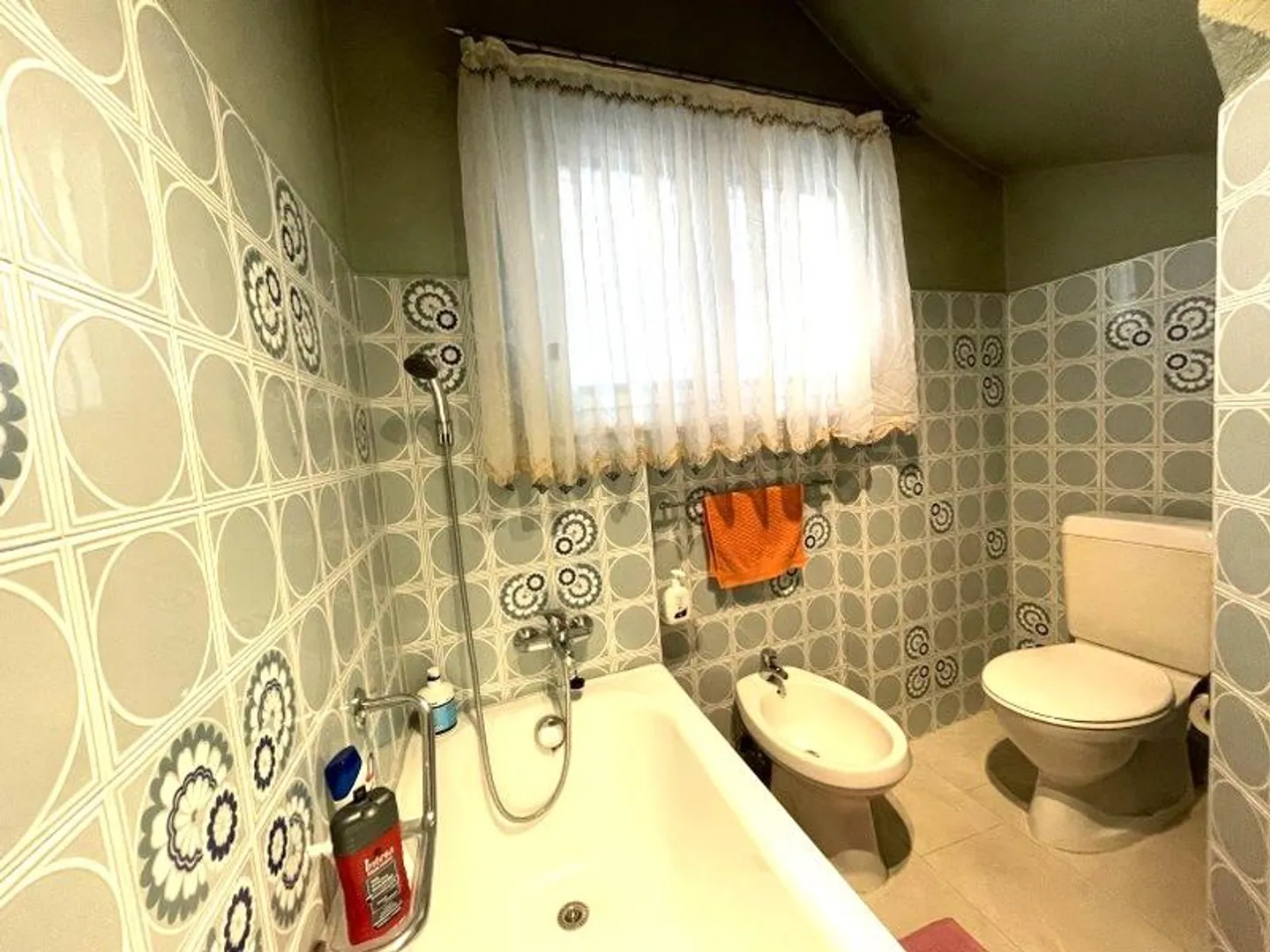 APPARTEMENT 3.5 PIÈCES AVEC JARDIN À DEUX PAS DU LAC - Photo 11 sur 13